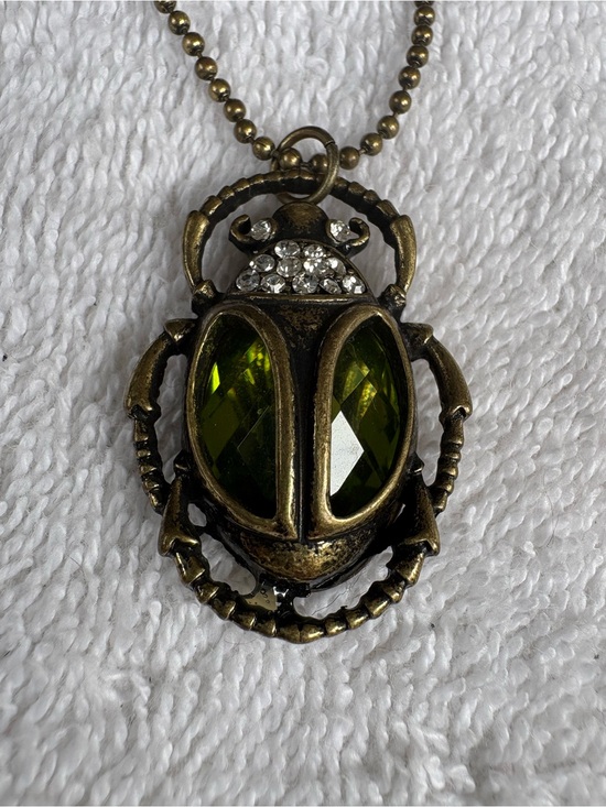 Unsigned Jewelry - Vintage Egyptian Revival Scarab
Beetle Pendant Necklace - Antique Emerald Green